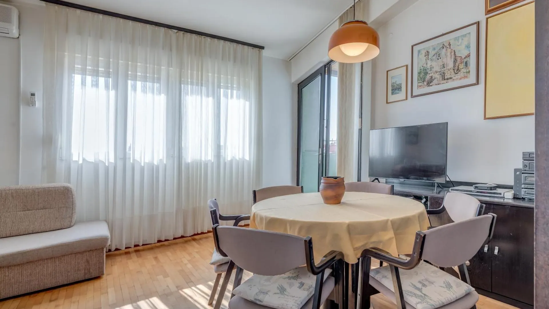 Apartment Beautiful City View Split