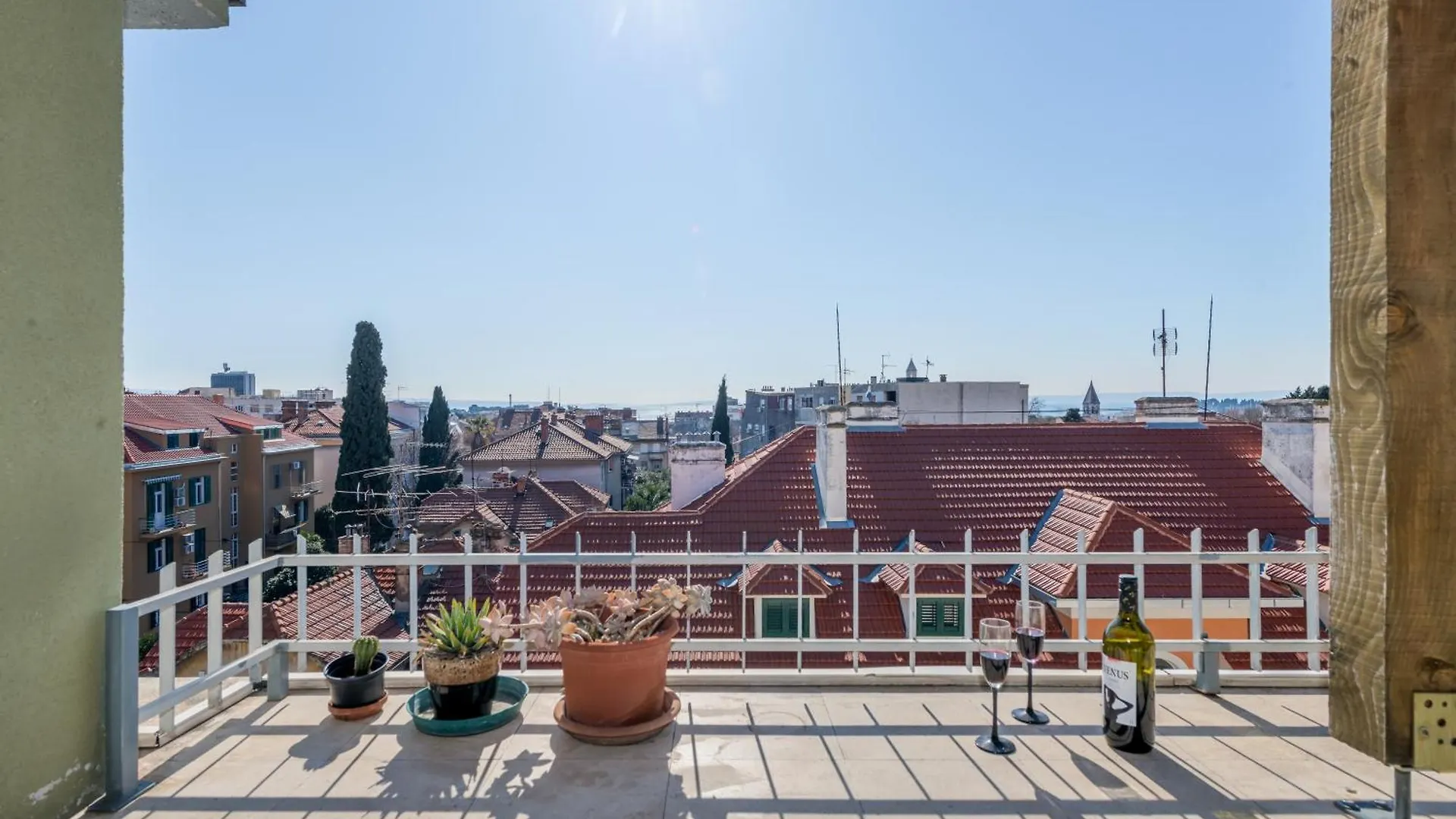 Apartment Beautiful City View Split 0*,