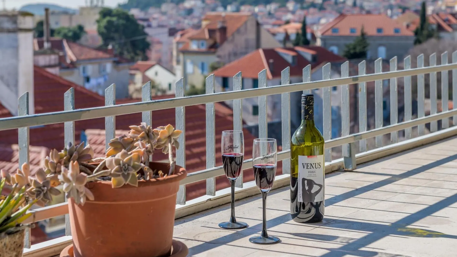 Apartment Beautiful City View Split
